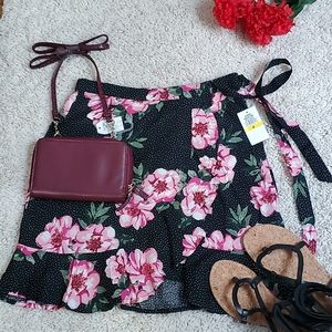 Planet Gold Juniors Floral Printed Wrap Skirt Size M NWT